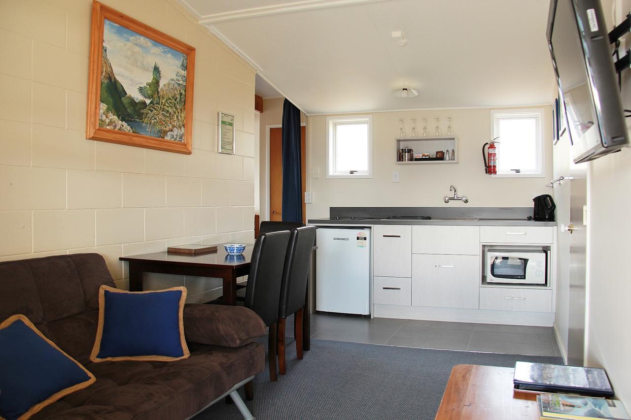 Te Anau Manapouri Lake Hotel Exterior photo