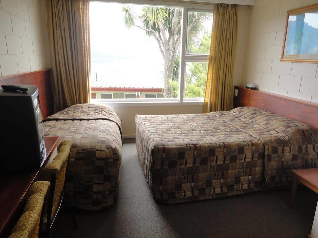 Te Anau Manapouri Lake Hotel Exterior photo