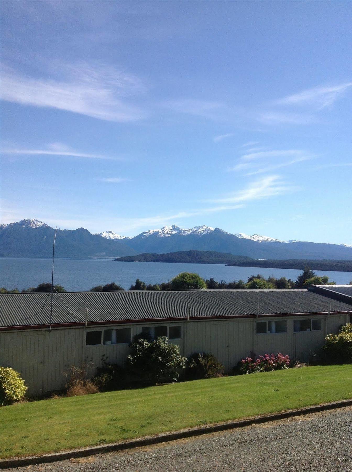 Te Anau Manapouri Lake Hotel Exterior photo