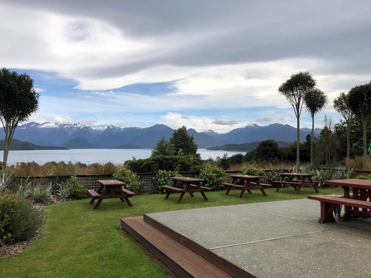 Te Anau Manapouri Lake Hotel Exterior photo