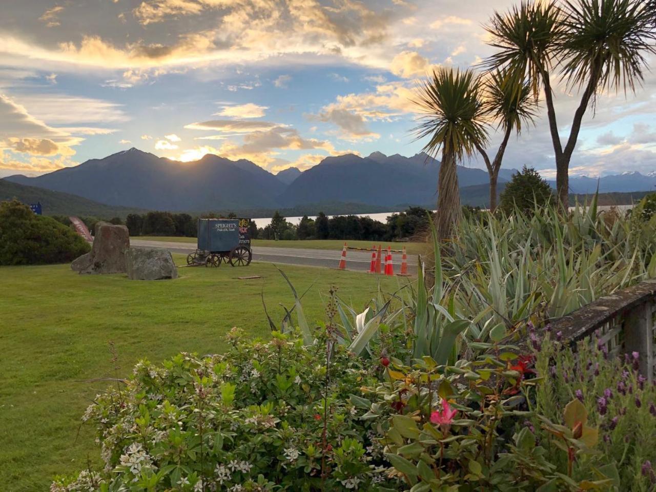 Te Anau Manapouri Lake Hotel Exterior photo