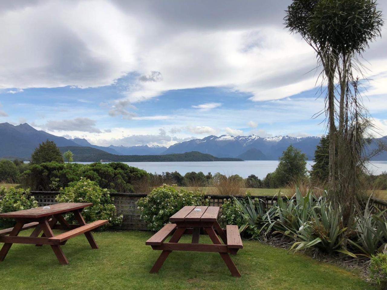 Te Anau Manapouri Lake Hotel Exterior photo