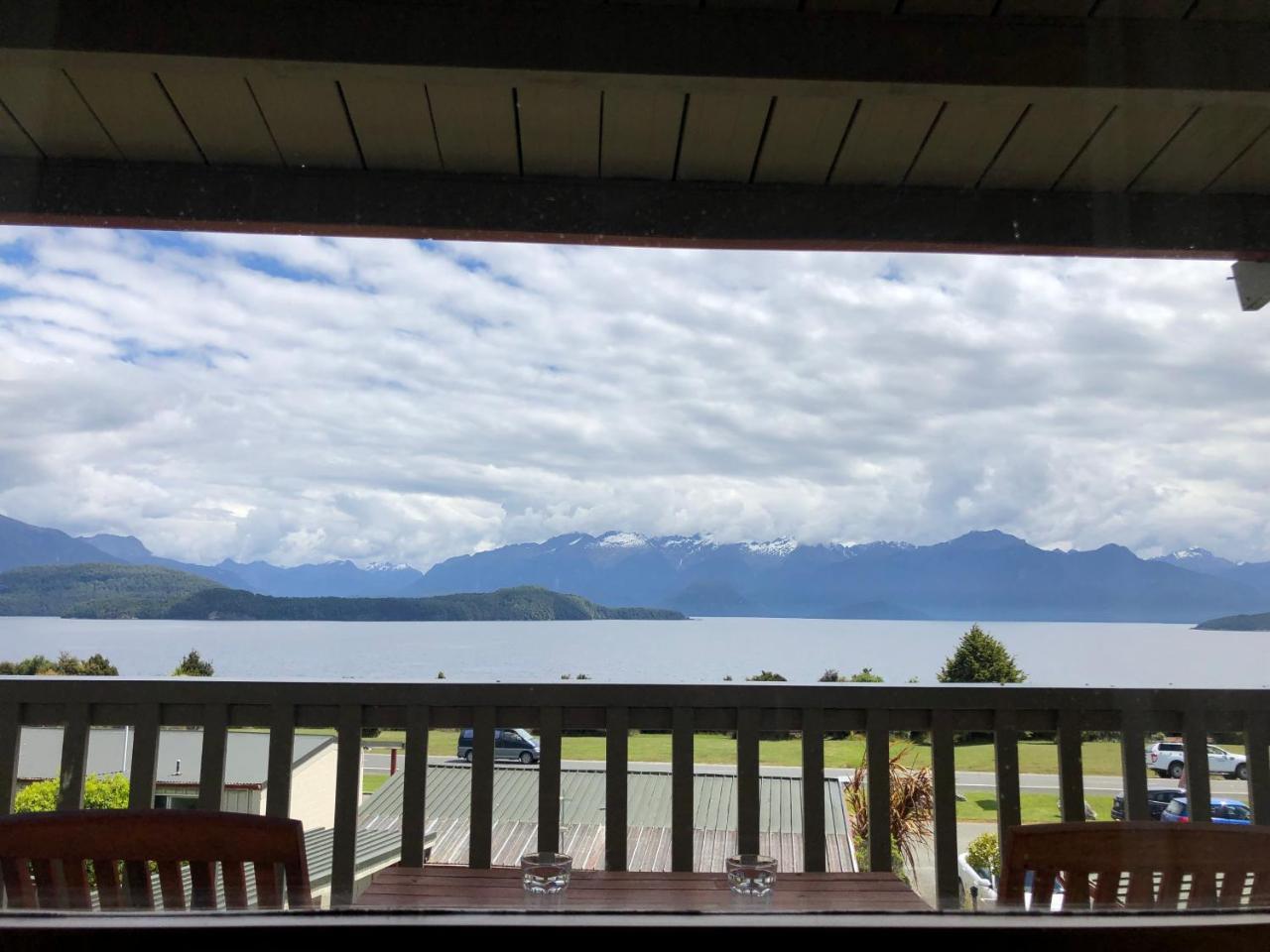 Te Anau Manapouri Lake Hotel Exterior photo