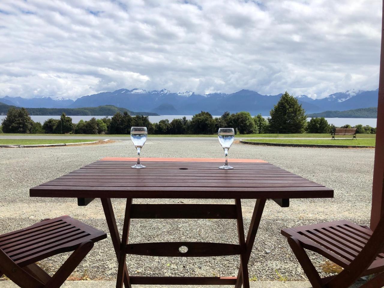 Te Anau Manapouri Lake Hotel Exterior photo