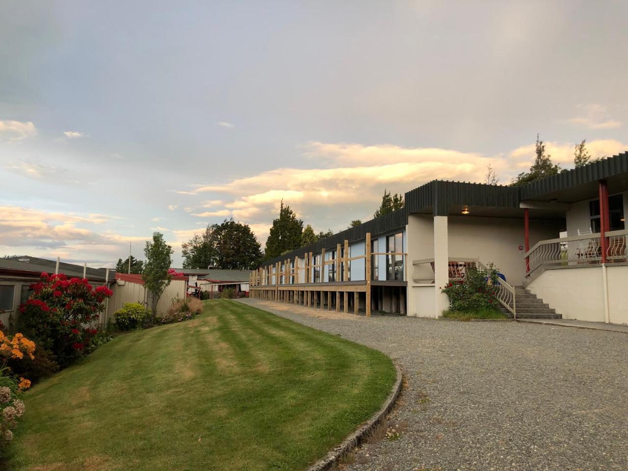 Te Anau Manapouri Lake Hotel Exterior photo