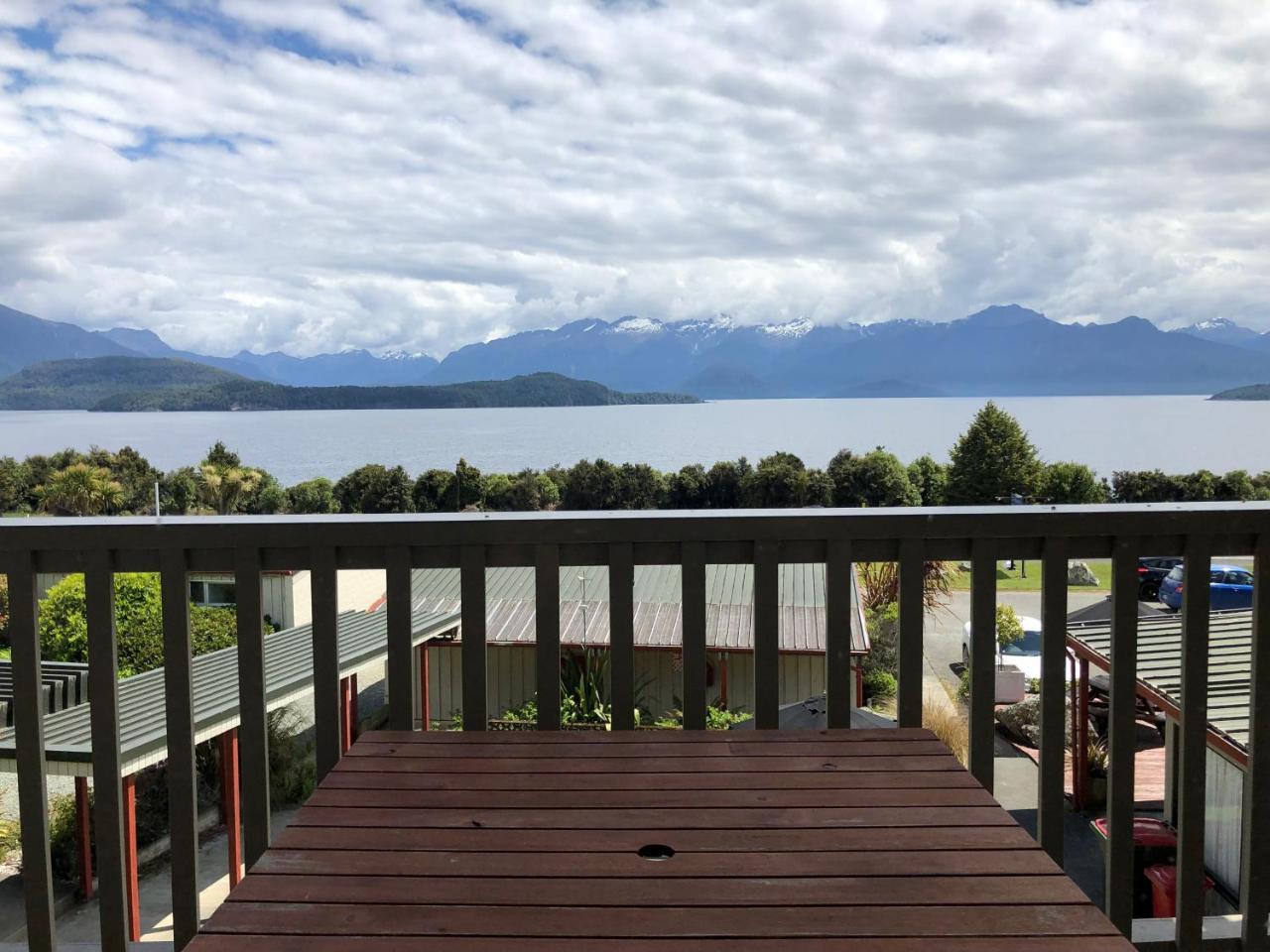 Te Anau Manapouri Lake Hotel Exterior photo