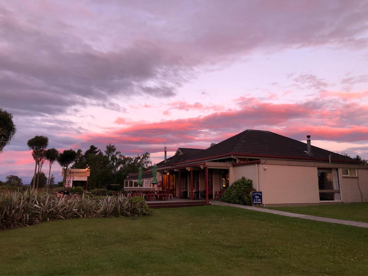 Te Anau Manapouri Lake Hotel Exterior photo