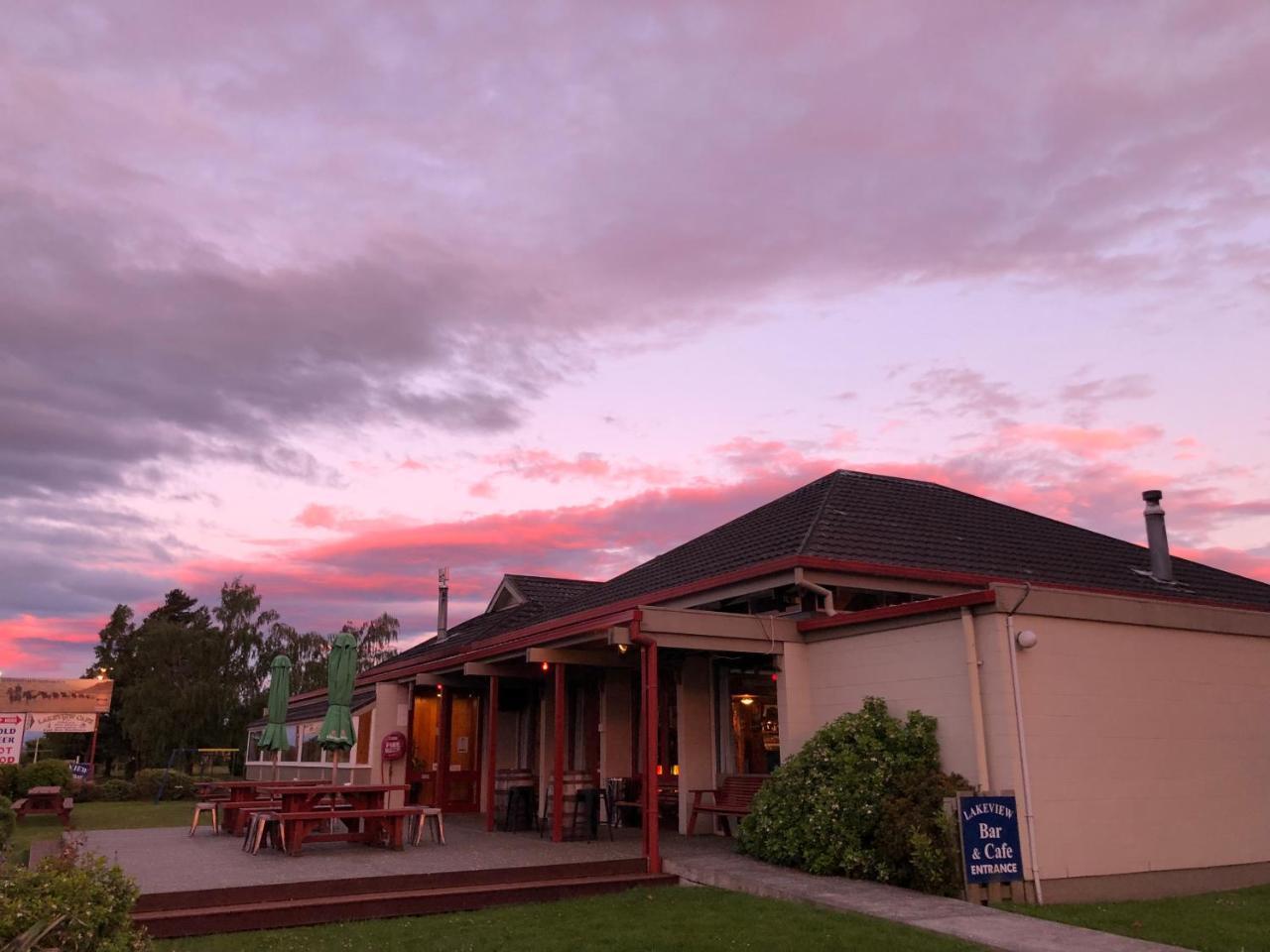 Te Anau Manapouri Lake Hotel Exterior photo