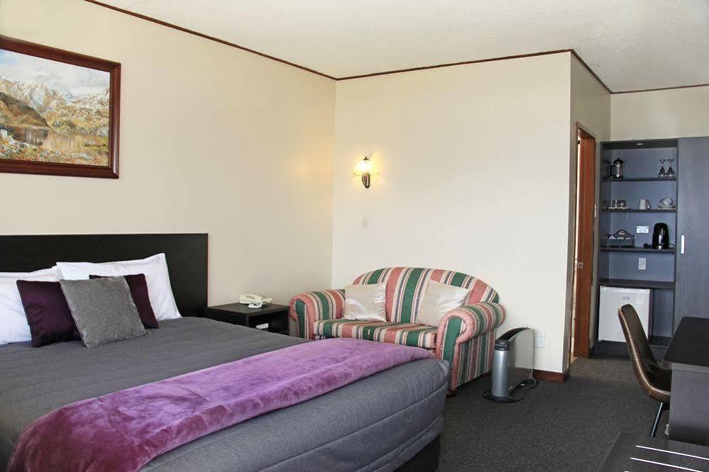 Te Anau Manapouri Lake Hotel Exterior photo