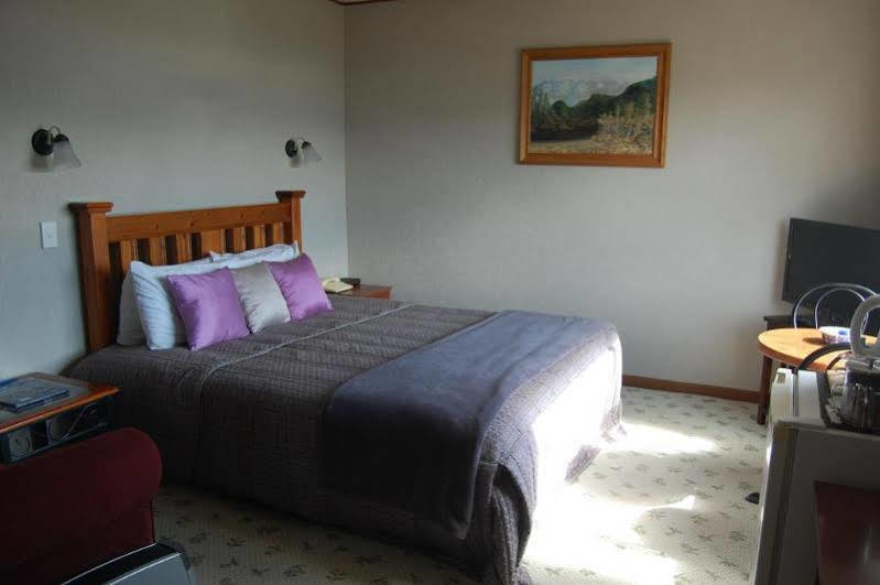 Te Anau Manapouri Lake Hotel Exterior photo